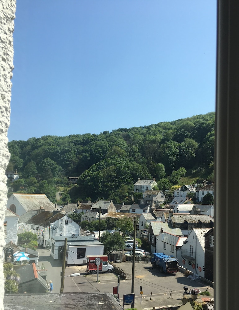 Double Room, 1 King Bed, Ensuite - Room 3 - 2nd Floor, Front (Not dog friendly) photo 3
