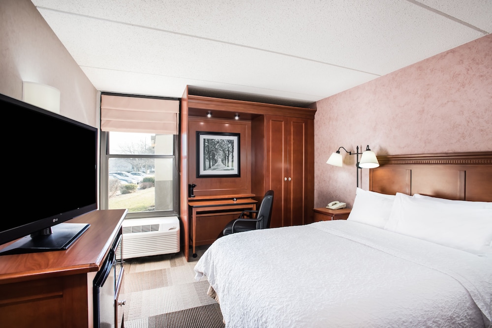 Room, 1 Queen Bed, Accessible (Roll-In Shower) - Photo 2