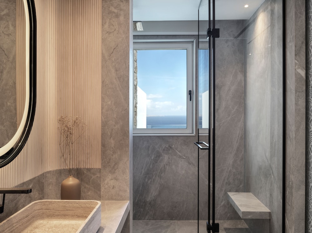 DELTA Room with Outdoor Jacuzzi & Sea View - Photo 9