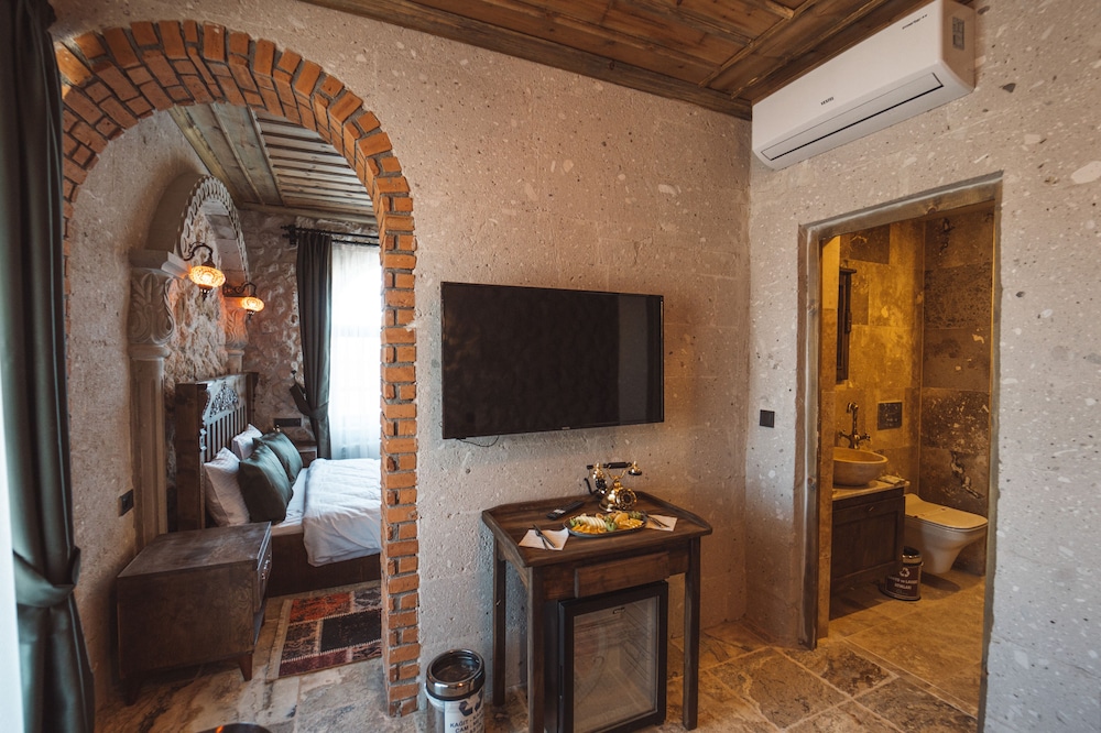 Luxury Suite - Photo 3