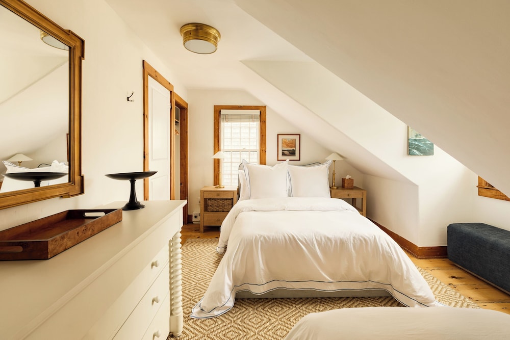 Deluxe Studio Suite, City View photo 1