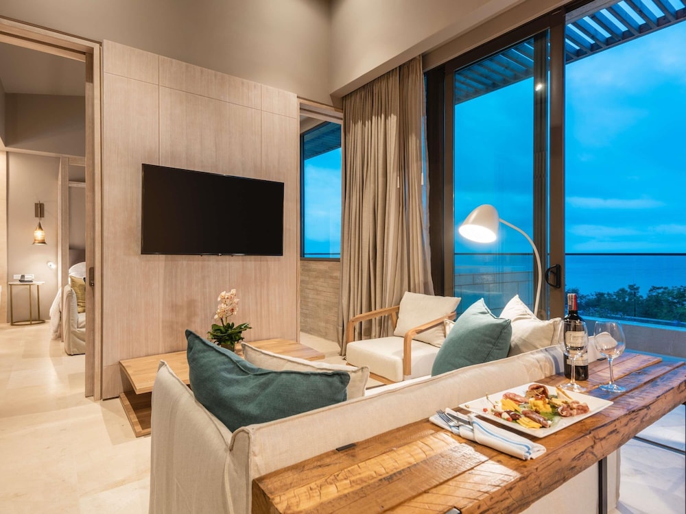 Caribbean Family Penthouse, Ocean View, 2 Bedrooms, 1 King 2 Twin Beds photo 3
