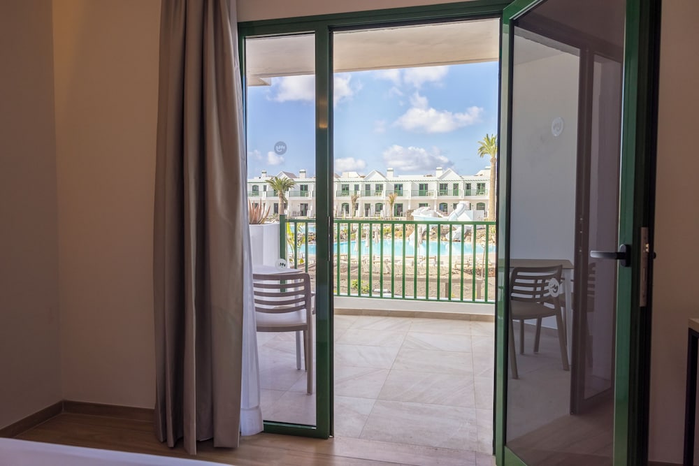 Studio Suite, Pool View (2 adults and 1 child)