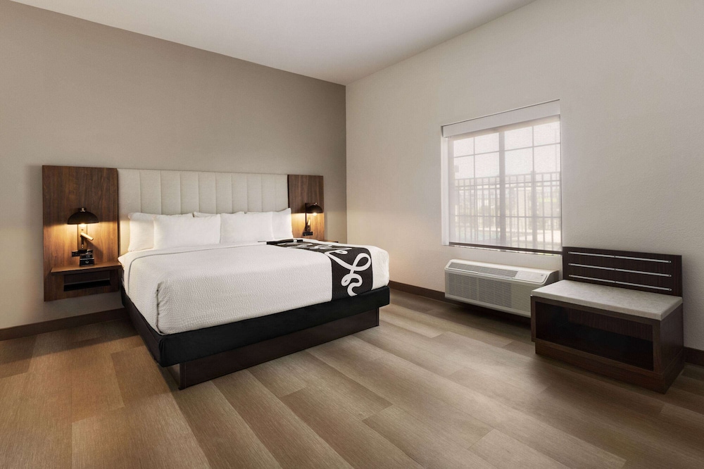 Suite, 1 King Bed, Accessible (Mobility,Hearing,Tub w/Grab Bars) - Photo 1