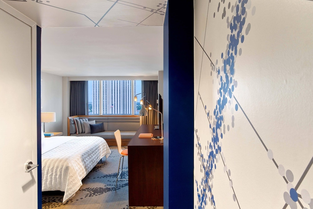 Superior Room, 1 King Bed, River View (Mobility Accessible, Roll-in Shower) - Photo 1