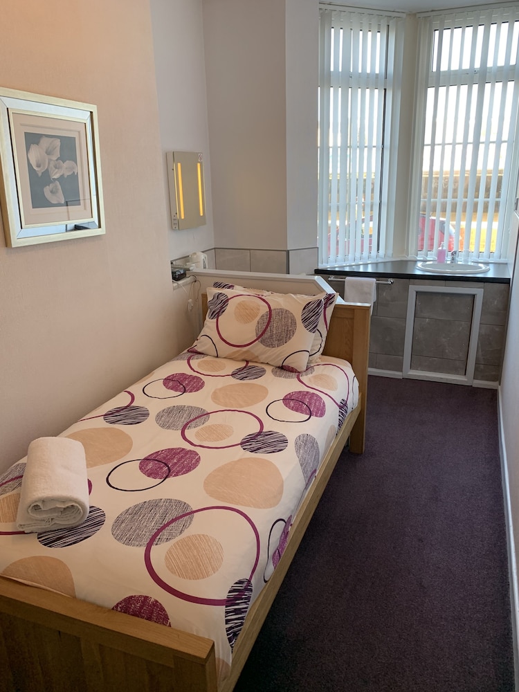 Standard Single Room, Shared Bathroom photo 1
