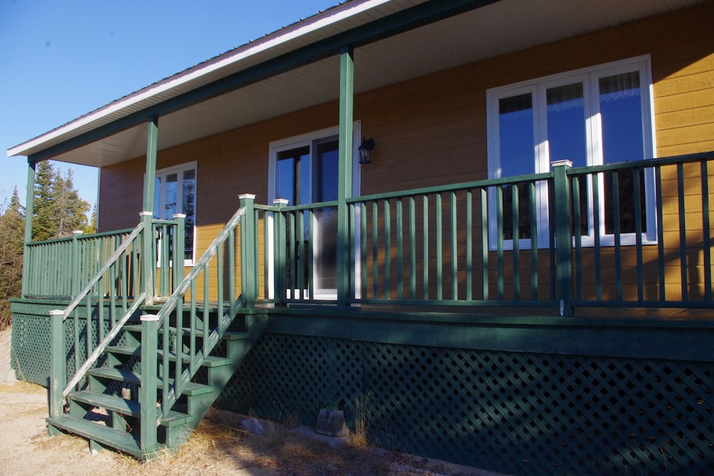 Family Chalet, 3 Bedrooms, Lakeside photo 1