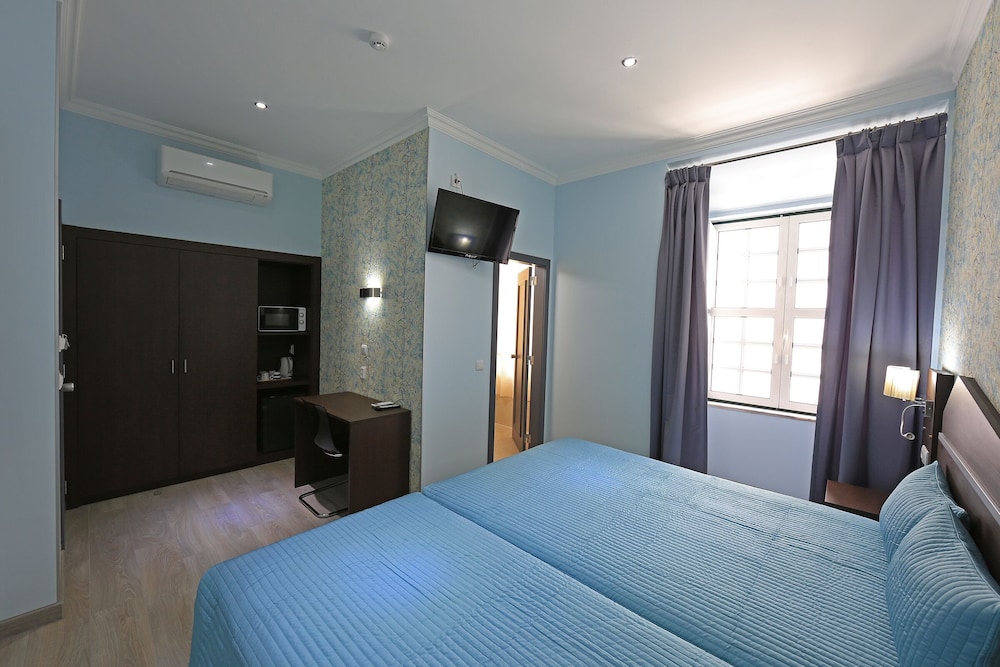 Deluxe Triple Room, Private Bathroom photo 2
