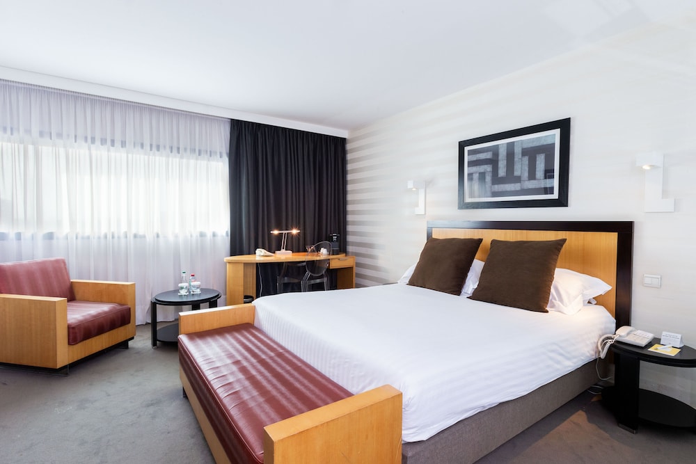 Deluxe Room, 1 Queen Bed photo 1