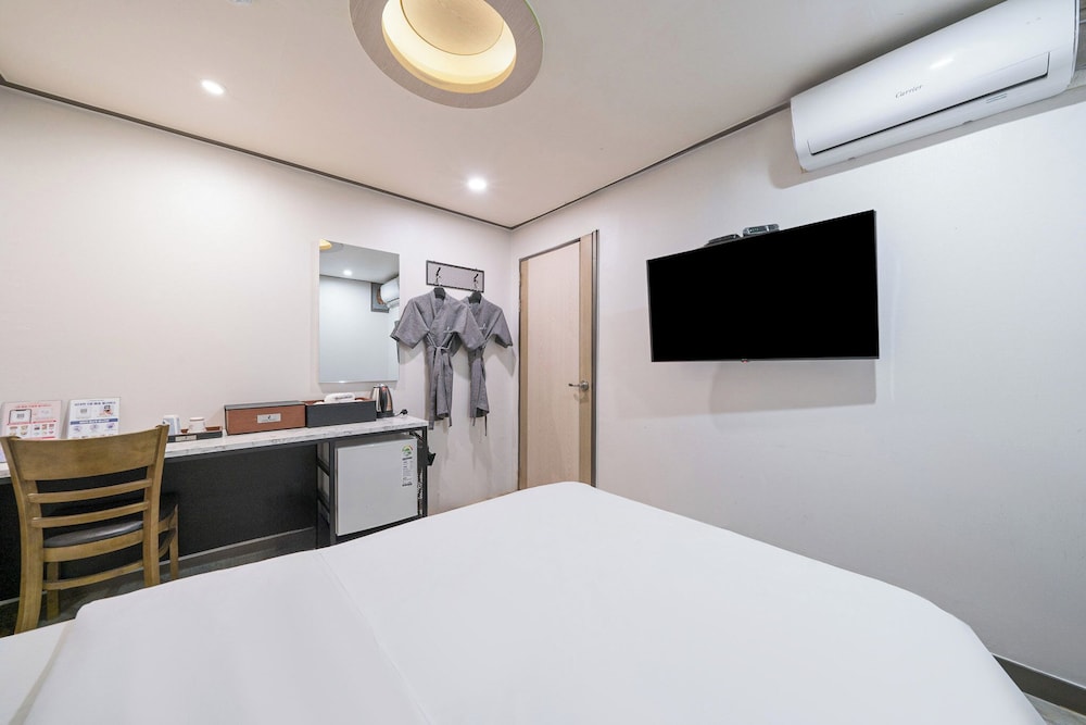 Economy Double Room photo 1