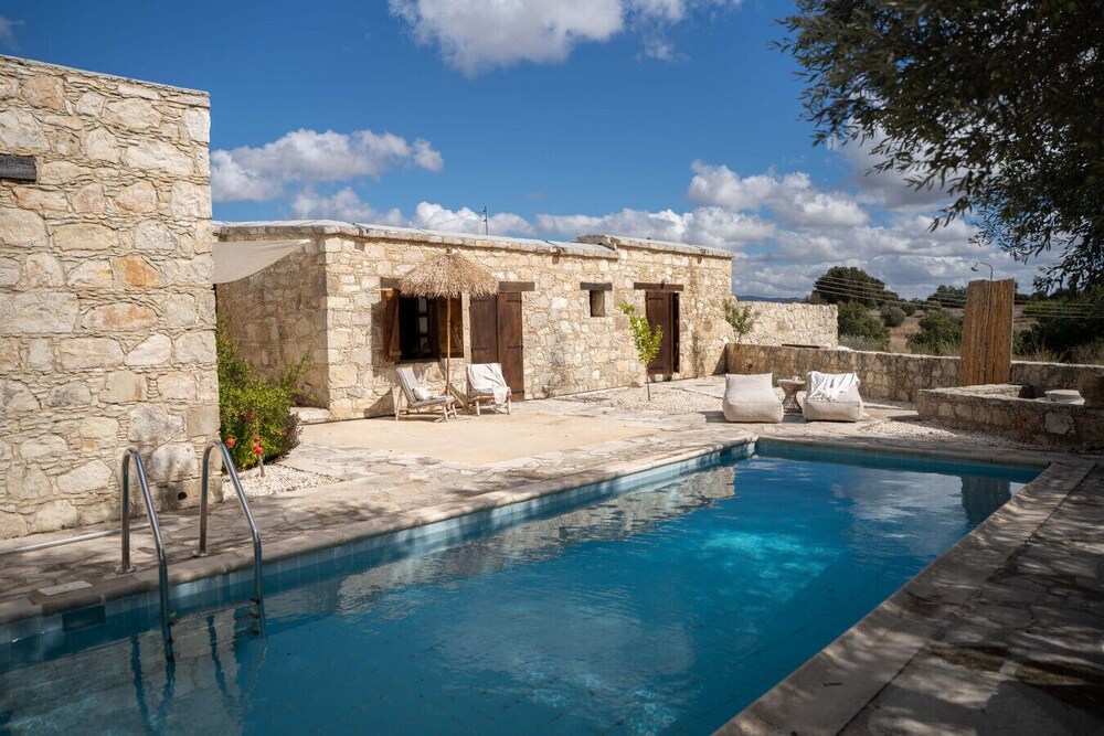 Villa photo 1