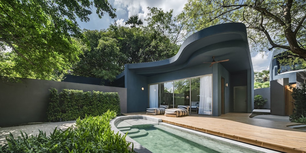 Grand Beachfront Pool Villa (Non - Smoking)