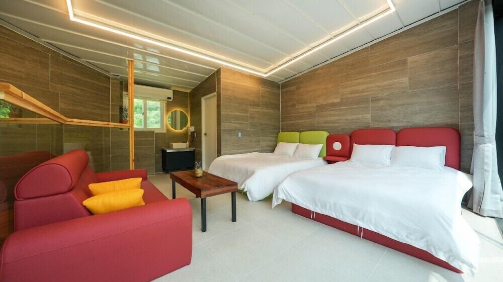 Room (F2) - Photo 9