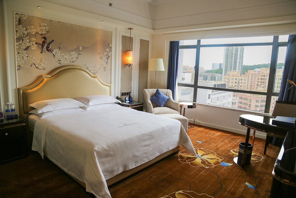 Business Room, 1 King Bed, City View photo 1