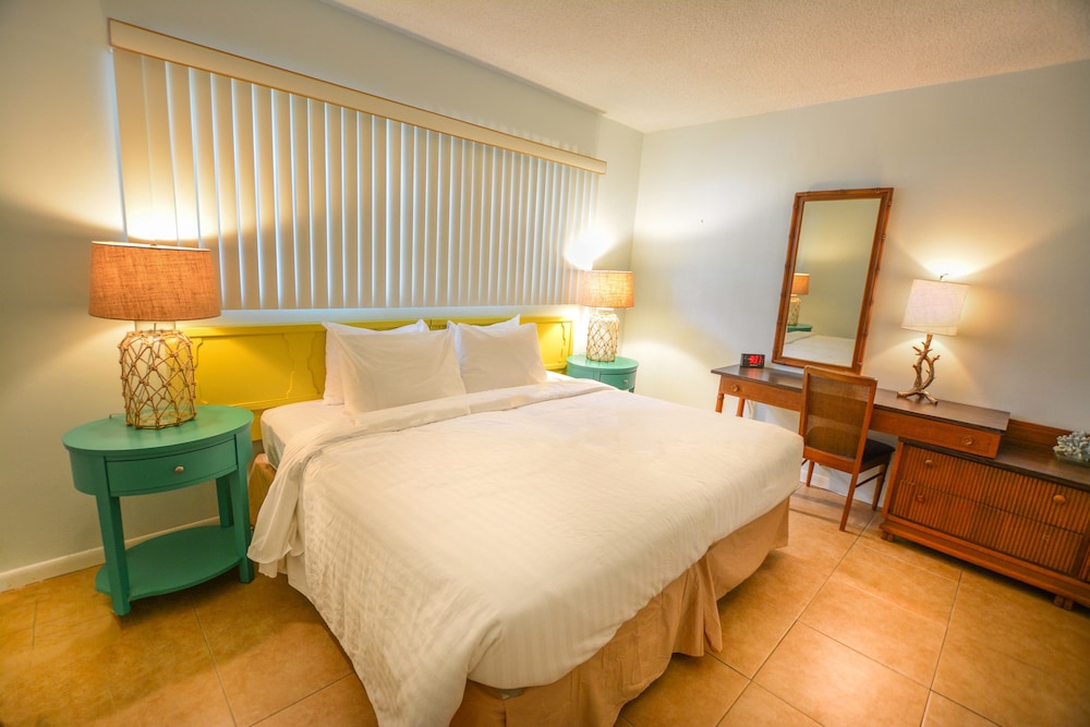 Deluxe Suite, 1 Bedroom, Pool View
