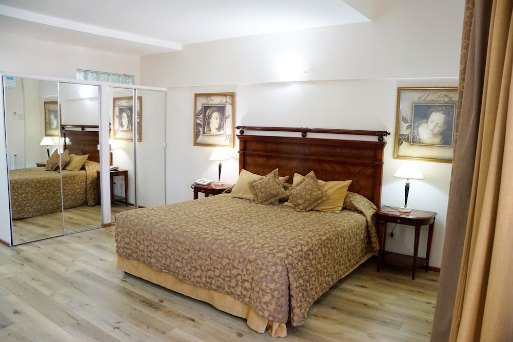 Deluxe Suite