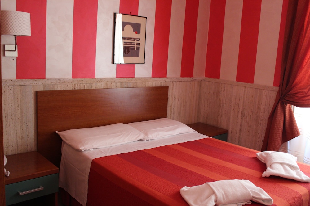 Deluxe Double Room Single Use photo 3