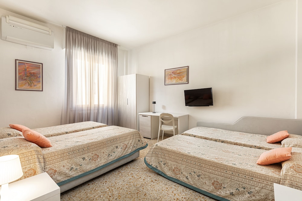 Quadruple Room - Photo 5
