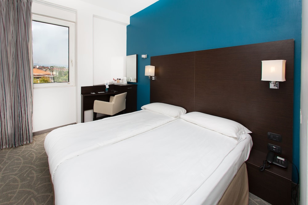 Standard Double or Twin Room - Photo 3