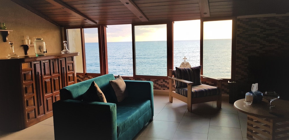 Apartment, 3 Bedrooms, Sea View photo 3