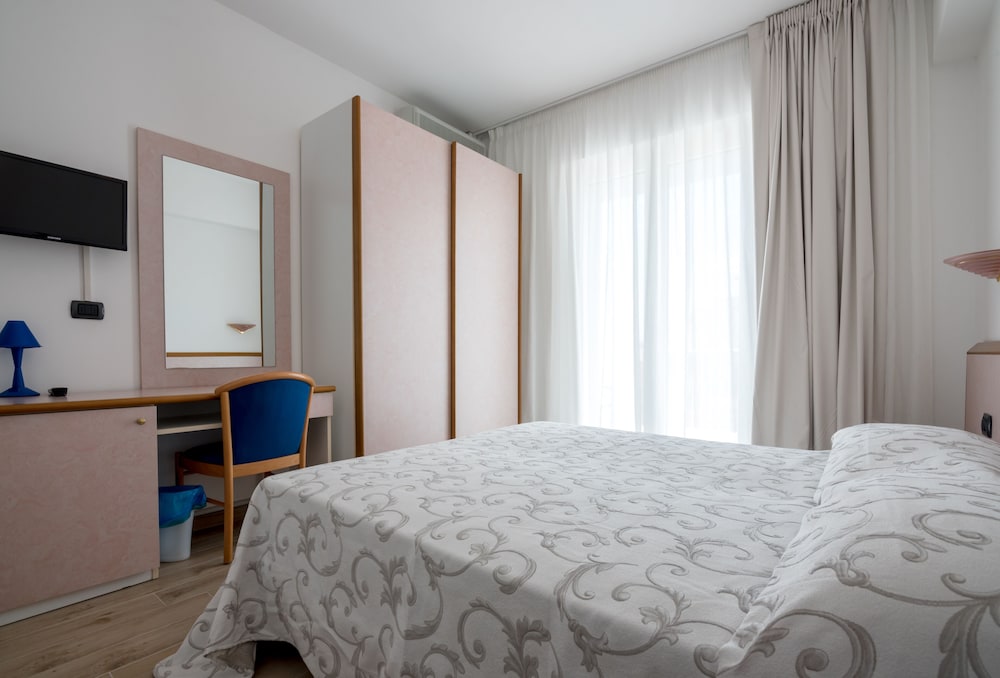 Standard Double or Twin Room photo 1