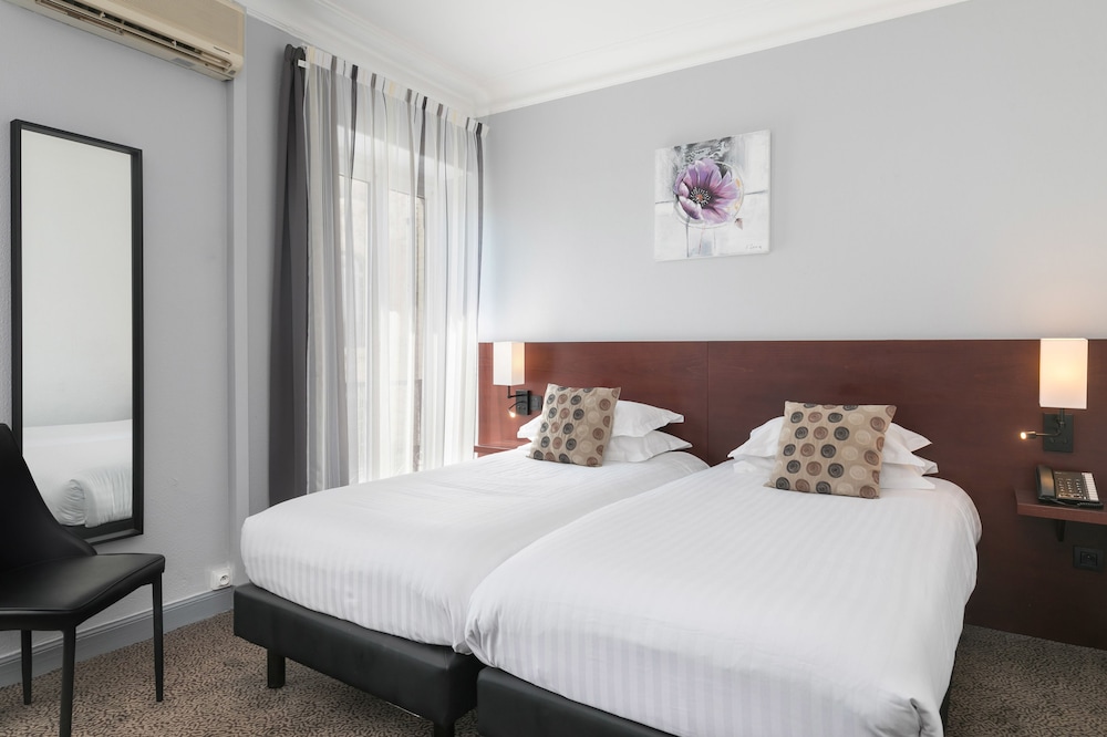Superior Room, 1 King Bed, Non Smoking - Photo 5