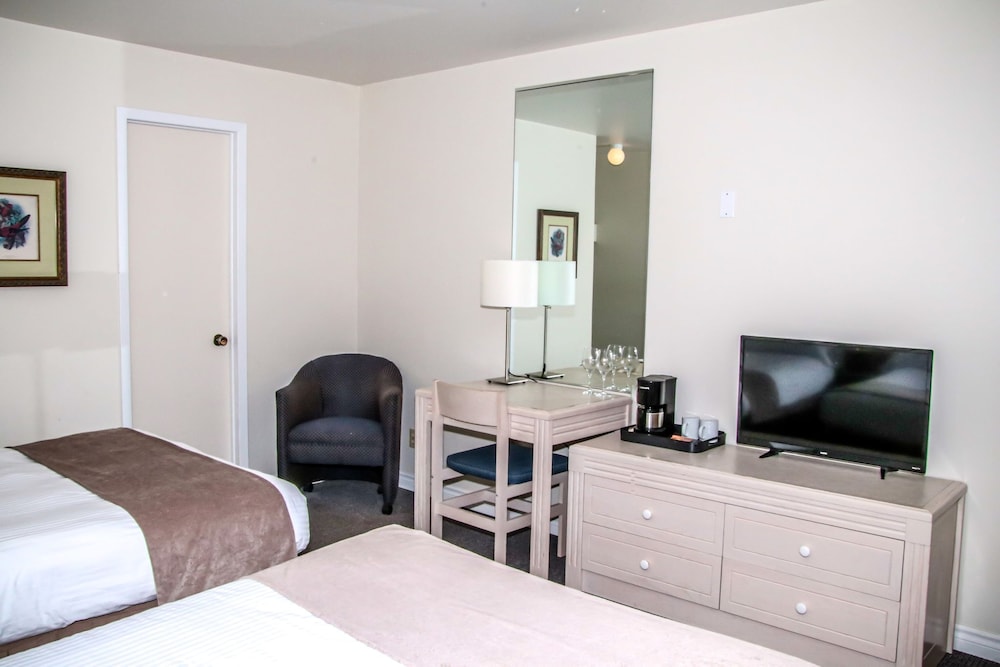 Economy Room, 2 Double Beds photo 1