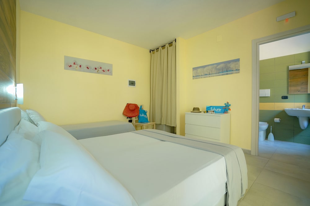 Triple Room, Multiple Beds photo 3
