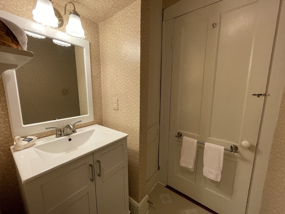 Deluxe Room, 1 King Bed, Fireplace, Mountainside photo 3