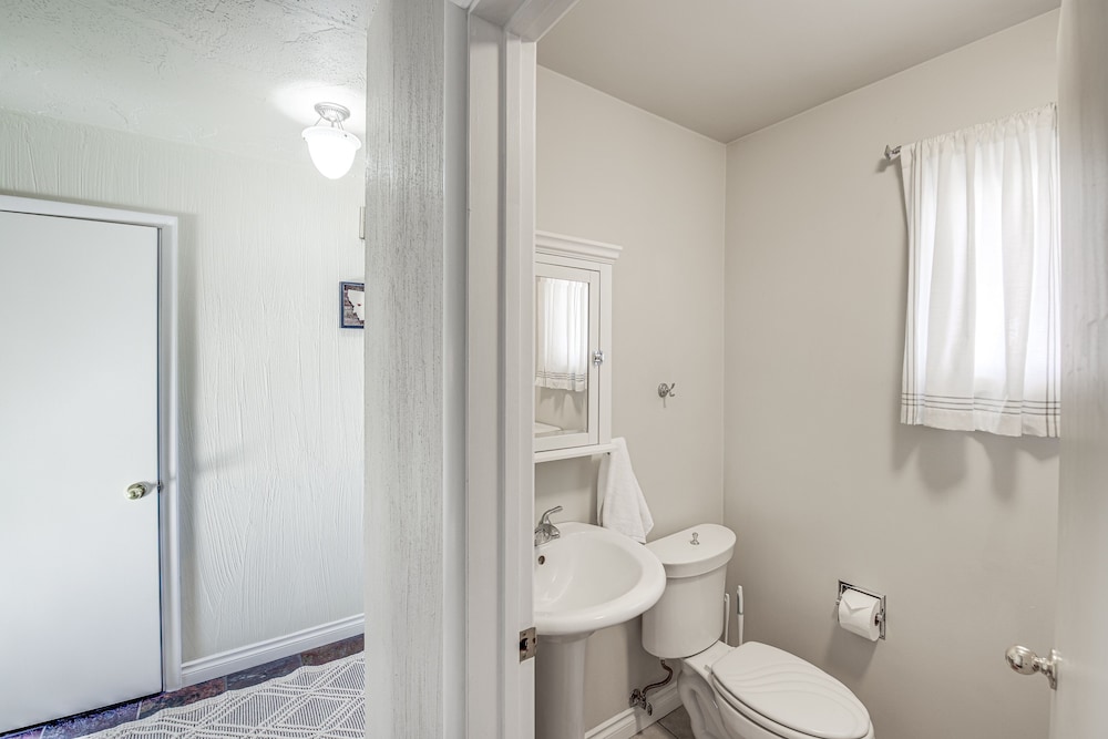 House (4 Bedrooms) photo 2