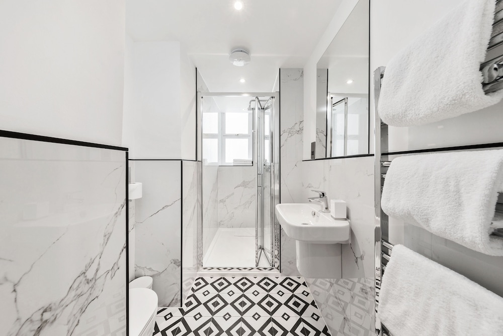 Signature Studio Suite photo 3