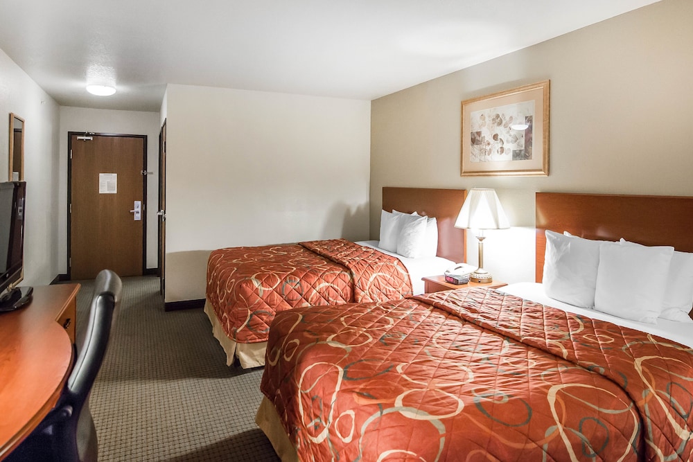 Standard Room, 2 Queen Beds, Non Smoking - Photo 5