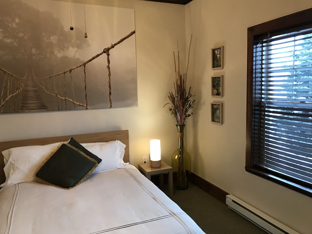 Room, 1 Queen Bed (La Gabelle) photo 3