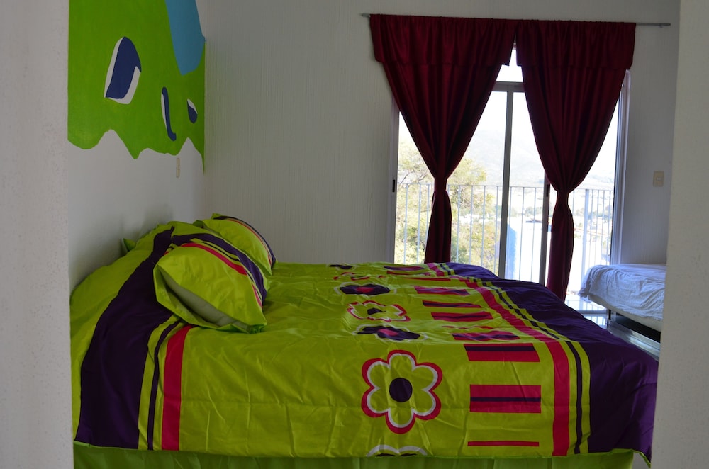 House, 5 Bedrooms photo 3