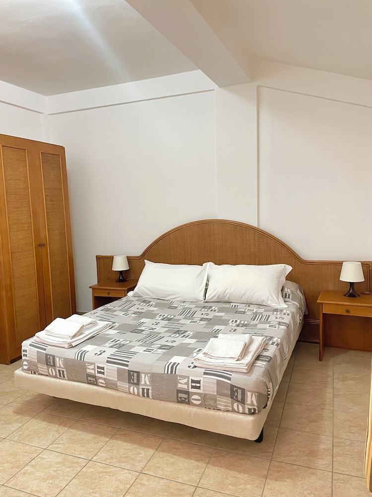 Comfort Room, 1 Double Bed with Sofa bed, Balcony, Pool View