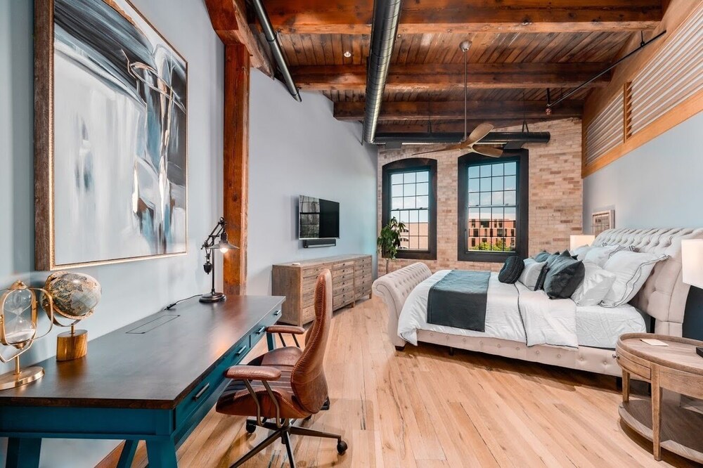Luxury Condo photo 2