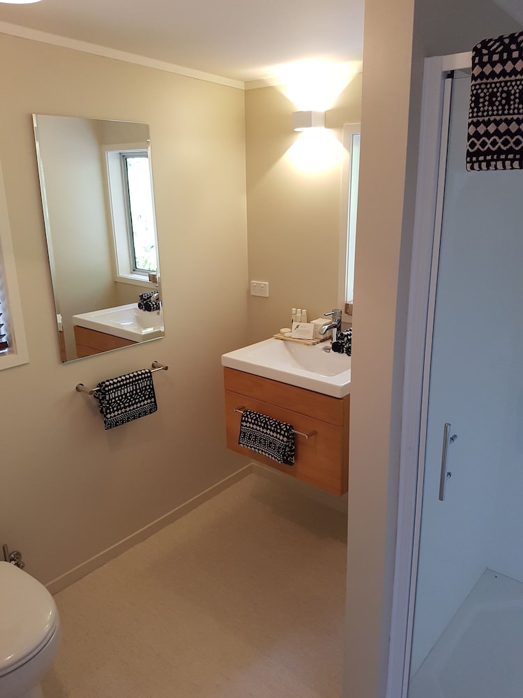 Standard Room, 1 Queen Bed, Balcony, Ocean View photo 3