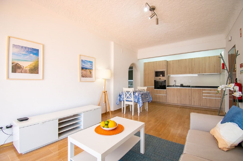 Apartment, Smoking