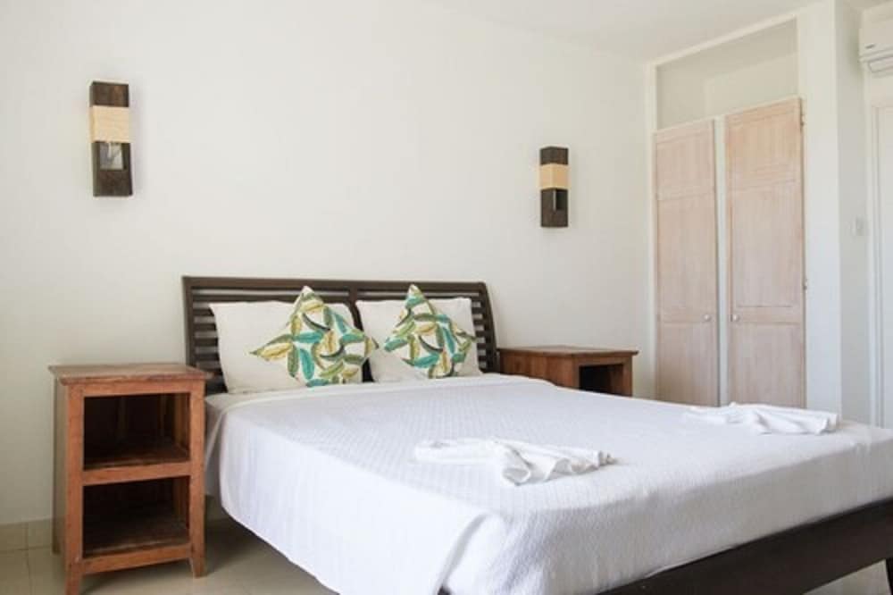Signature Studio, 1 Queen Bed, Ocean View photo 3