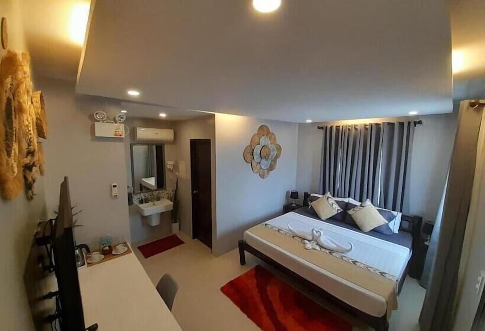 豪华小屋，1张大号床，阳台，海湾景观