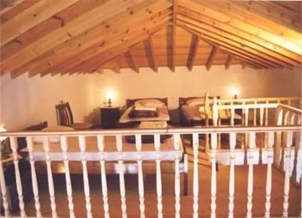 Traditional Loft, 3 Twin Beds, Garden View photo 1