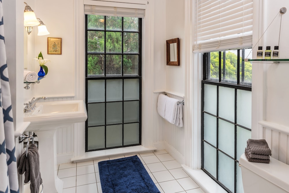 Harrison Suite, 1 King Bed, Private Deck photo 2
