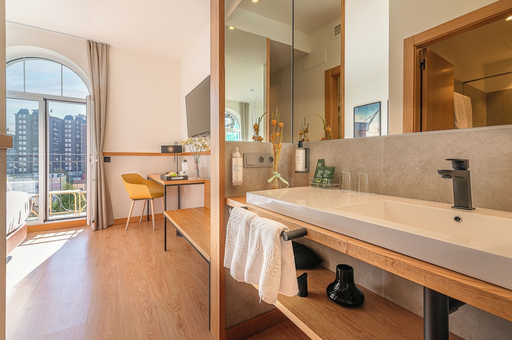 Deluxe Double or Twin Room - Photo 3
