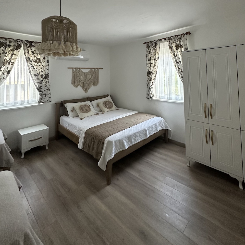 Standard Quadruple Room - Photo 13
