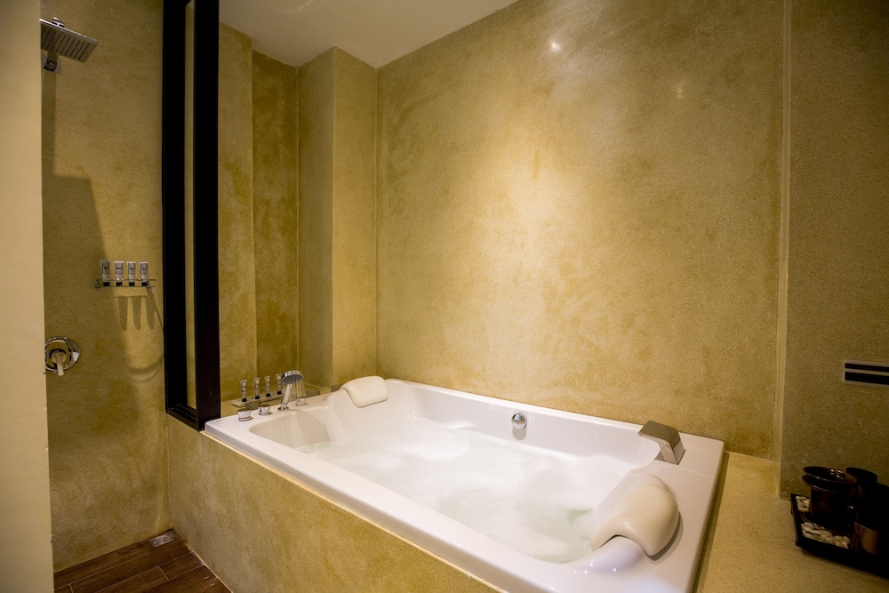 Villa with Couple Bath - Photo 6