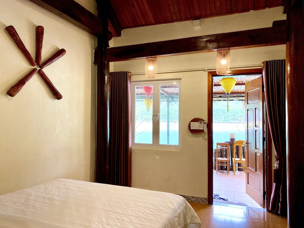 Cozy Deluxe, Balcony, River & Mountain View photo 1