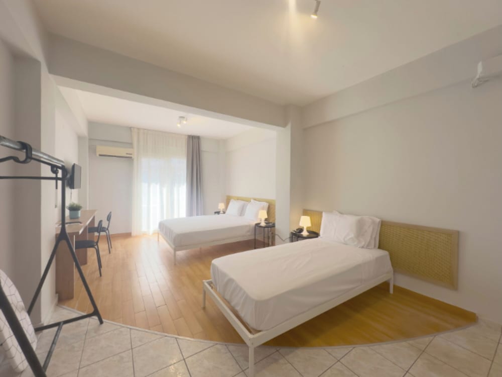 Basic Triple Room, Balcony
