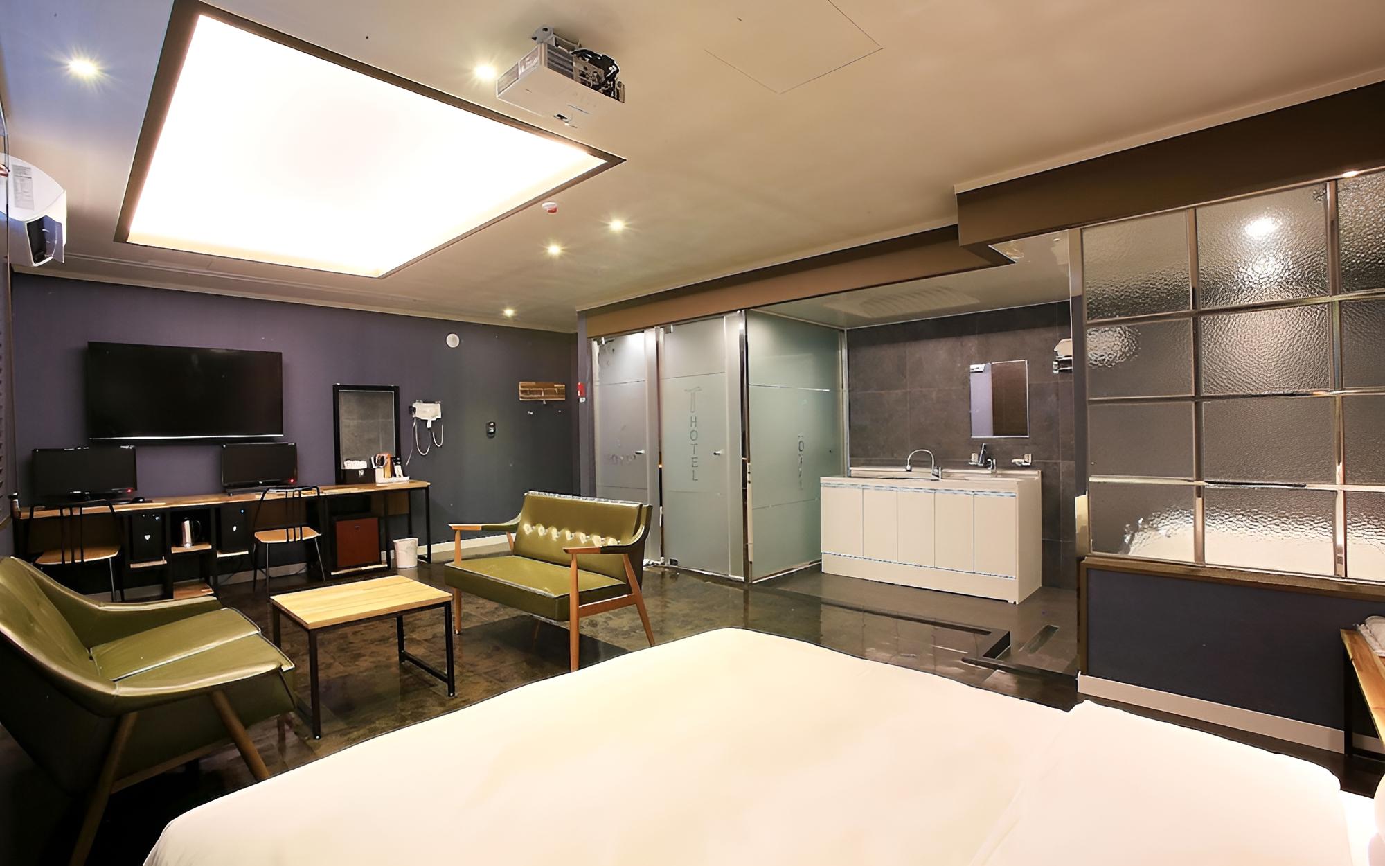 Room (VIP Cinema A (Netflix Wave Disney+ av) - Photo 15