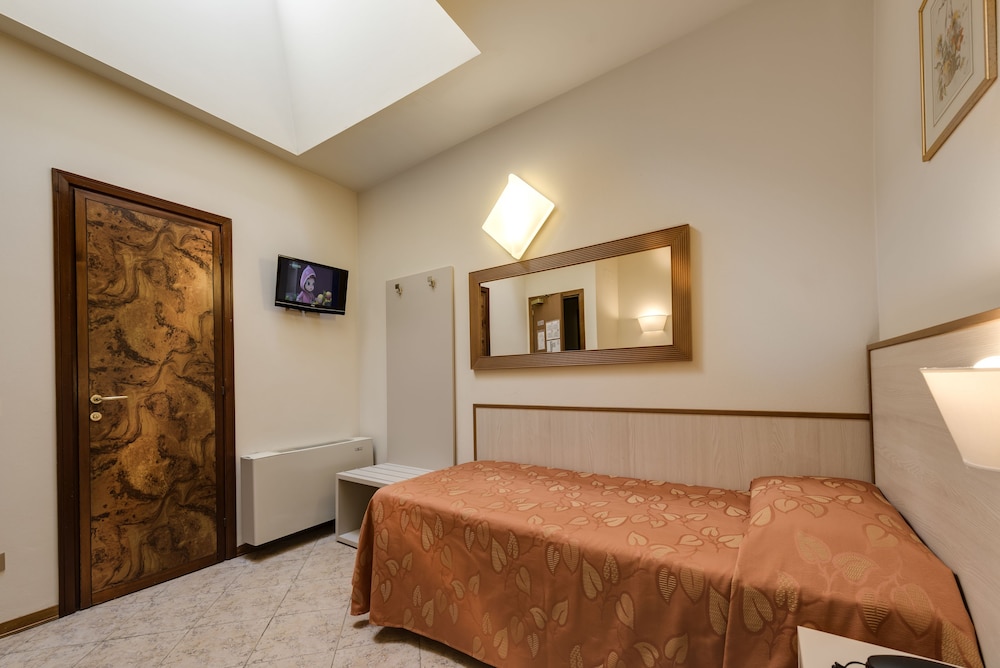 Single Room photo 3