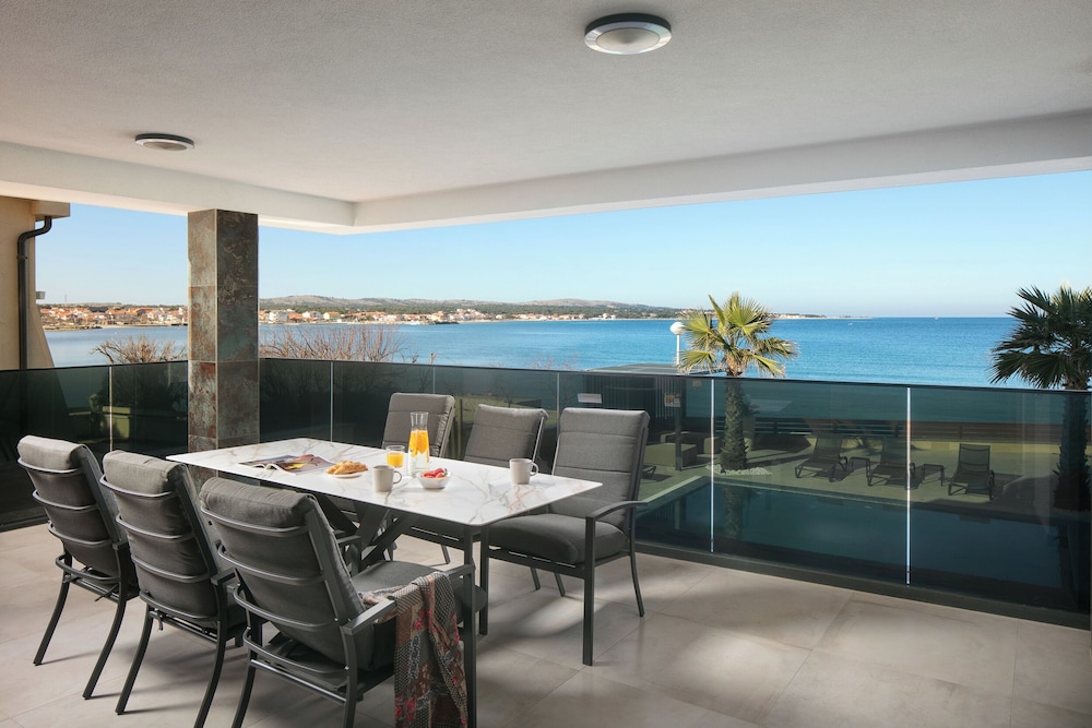 Deluxe Apartment, 2 Bedrooms, Pool Access, Sea View